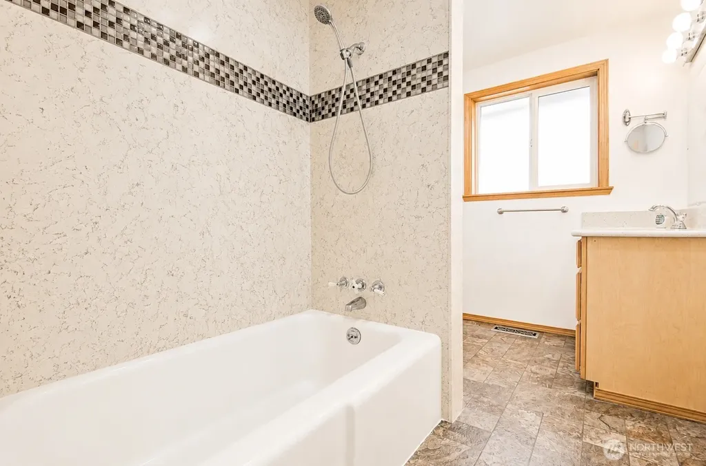 1807 Pine Avenue NE Olympia WA 98506