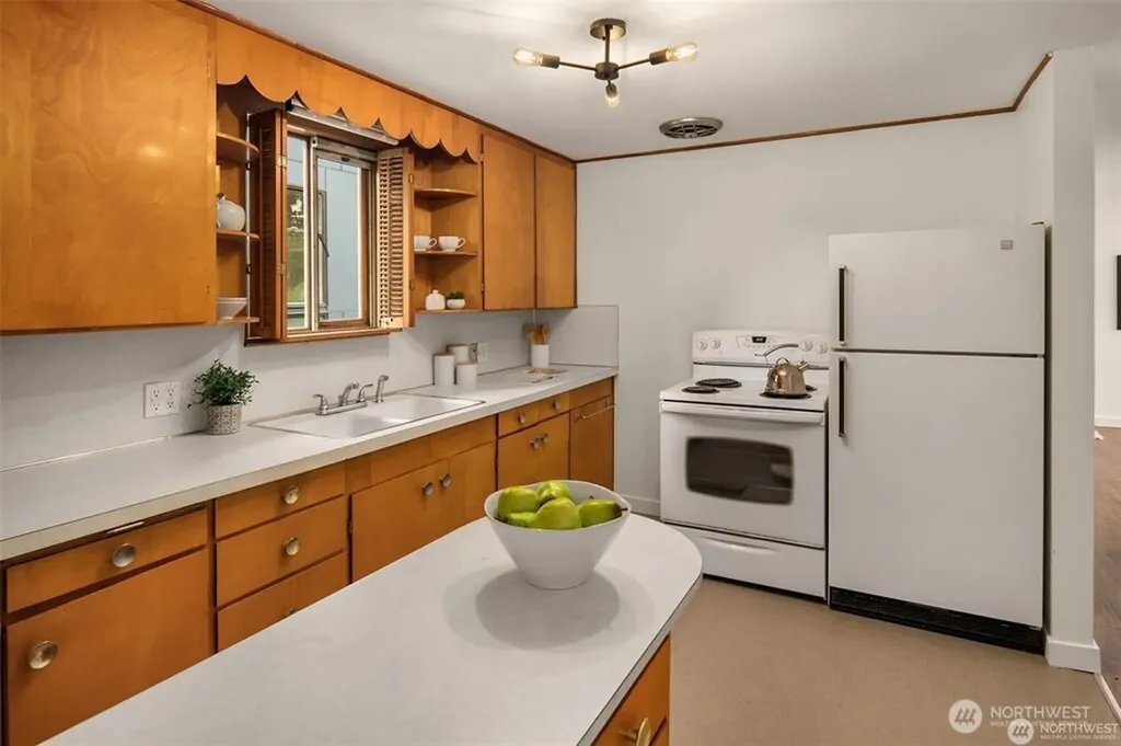 5548 27th Avenue NE Seattle WA 98105