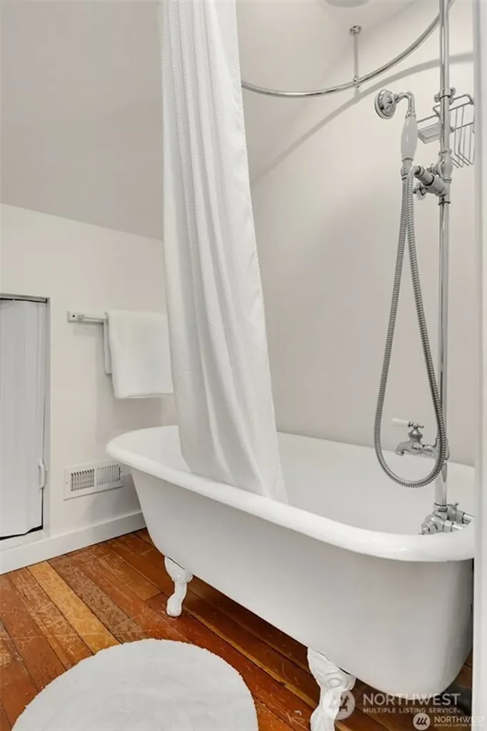 5548 27th Avenue NE Seattle WA 98105