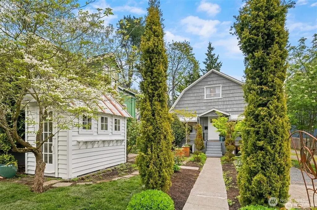 5548 27th Avenue NE Seattle WA 98105