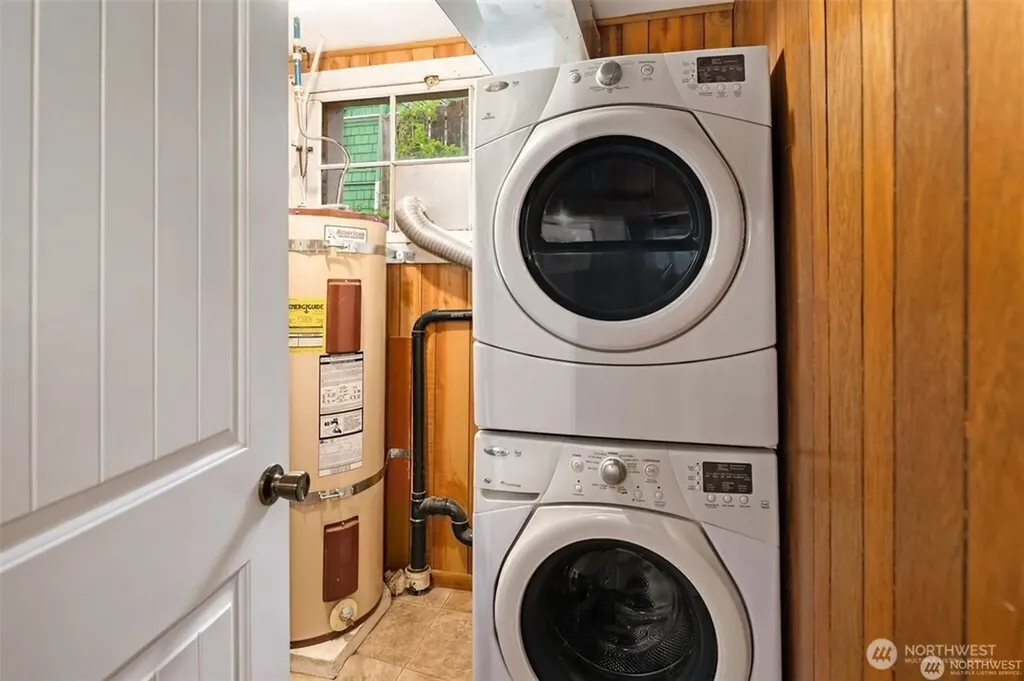 5548 27th Avenue NE Seattle WA 98105