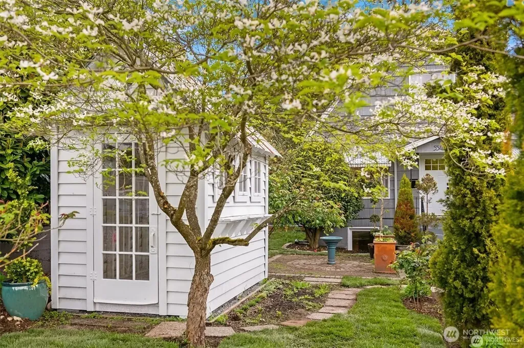 5548 27th Avenue NE Seattle WA 98105