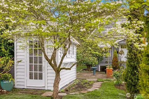 5548 27th Avenue NE Seattle WA 98105