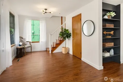 5548 27th Avenue NE Seattle WA 98105