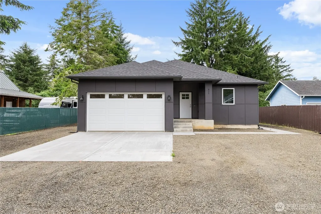 811 Vagabond Avenue Ocean Shores WA 98569