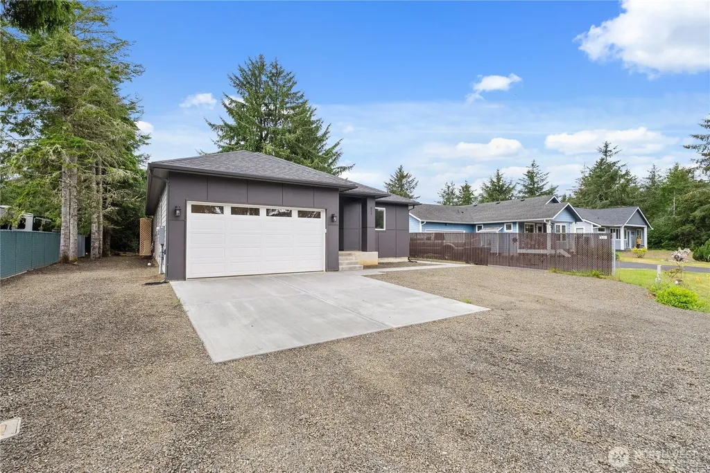 811 Vagabond Avenue Ocean Shores WA 98569