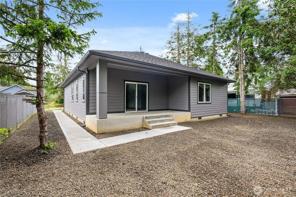 811 Vagabond Avenue Ocean Shores WA 98569