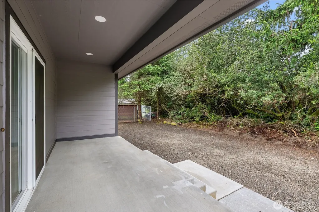 811 Vagabond Avenue Ocean Shores WA 98569