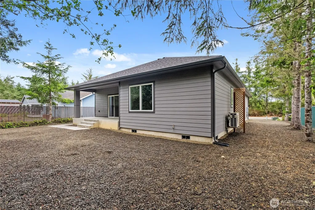 811 Vagabond Avenue Ocean Shores WA 98569
