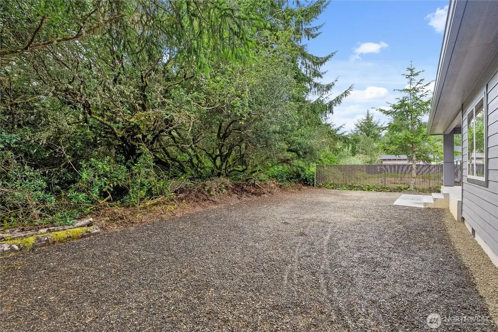 811 Vagabond Avenue Ocean Shores WA 98569