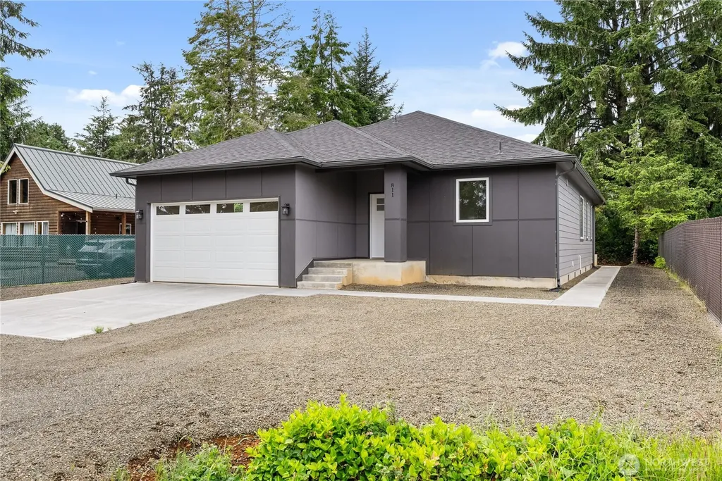 811 Vagabond Avenue Ocean Shores WA 98569