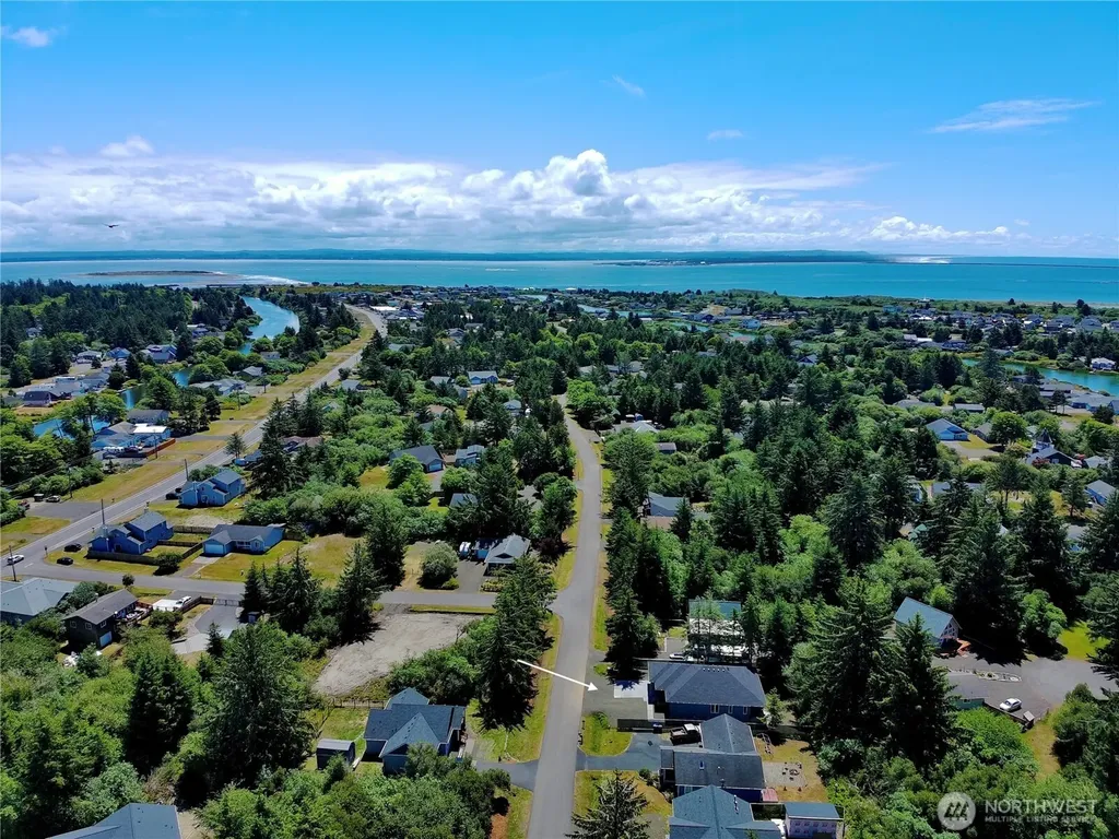 811 Vagabond Avenue Ocean Shores WA 98569