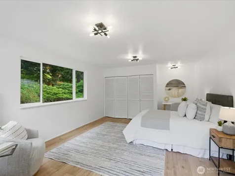 1003 111th Place SE Bellevue WA 98004