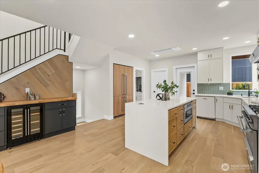 11709 Roosevelt Way NE Seattle WA 98125