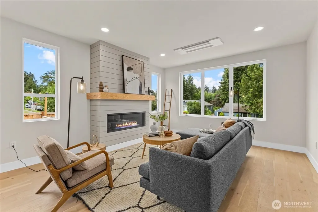 11709 Roosevelt Way NE Seattle WA 98125