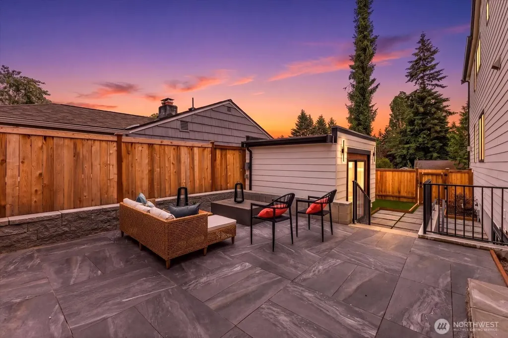 11709 Roosevelt Way NE Seattle WA 98125