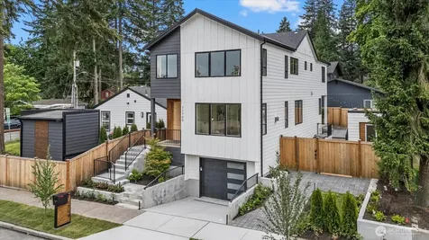 11709 Roosevelt Way NE Seattle WA 98125