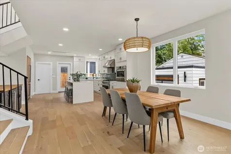 11709 Roosevelt Way NE Seattle WA 98125