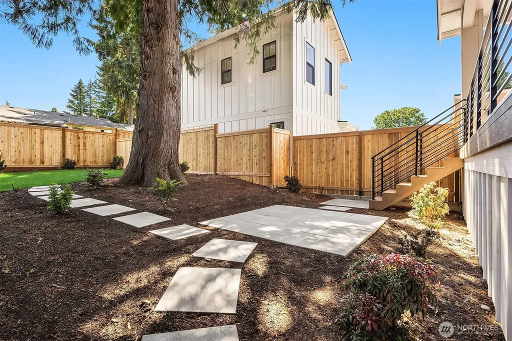 319 18th Avenue Kirkland WA 98033