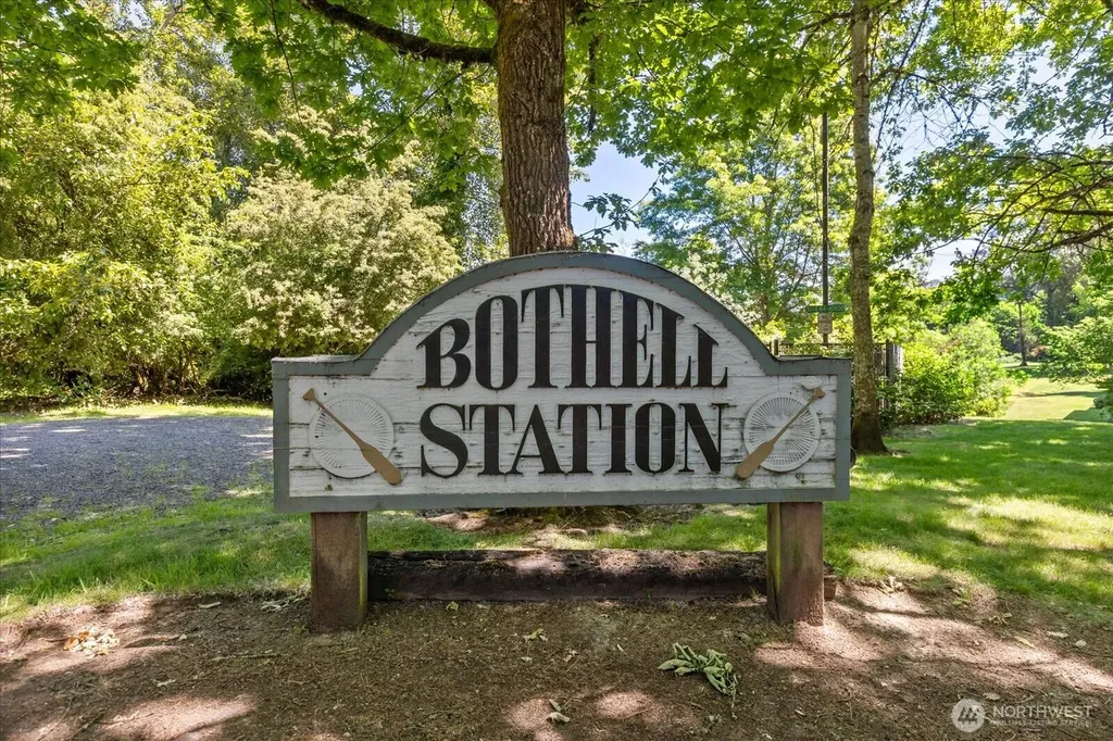 10822 E Riverside Drive Bothell WA 98011