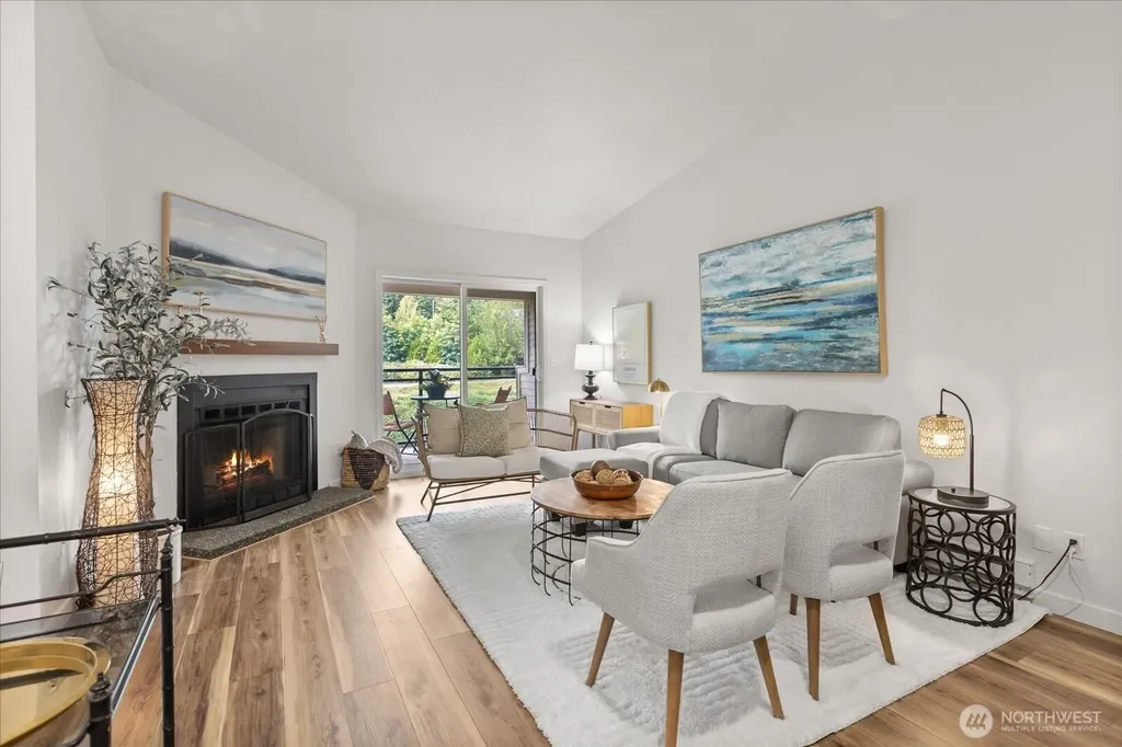 10822 E Riverside Drive Bothell WA 98011