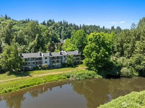 10822 E Riverside Drive Bothell WA 98011