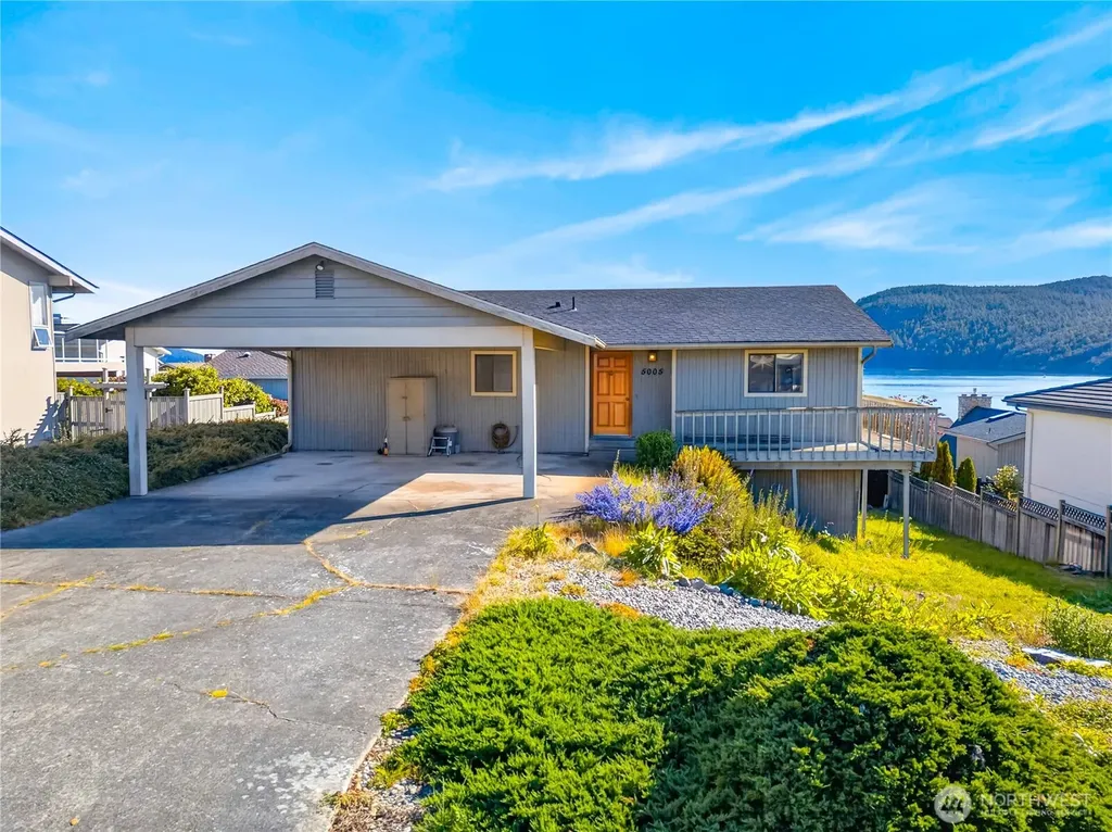 5005 Dundee Drive Anacortes WA 98221