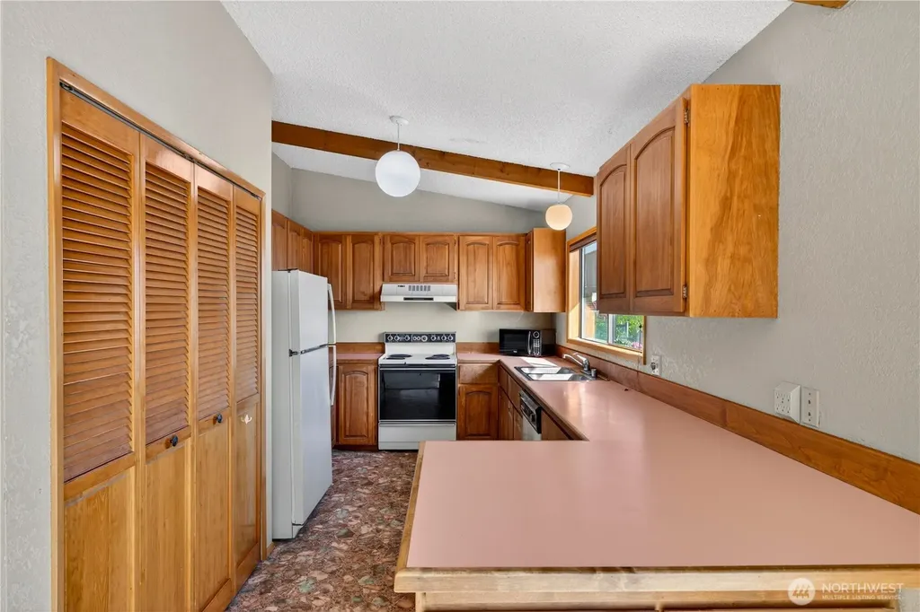 5005 Dundee Drive Anacortes WA 98221