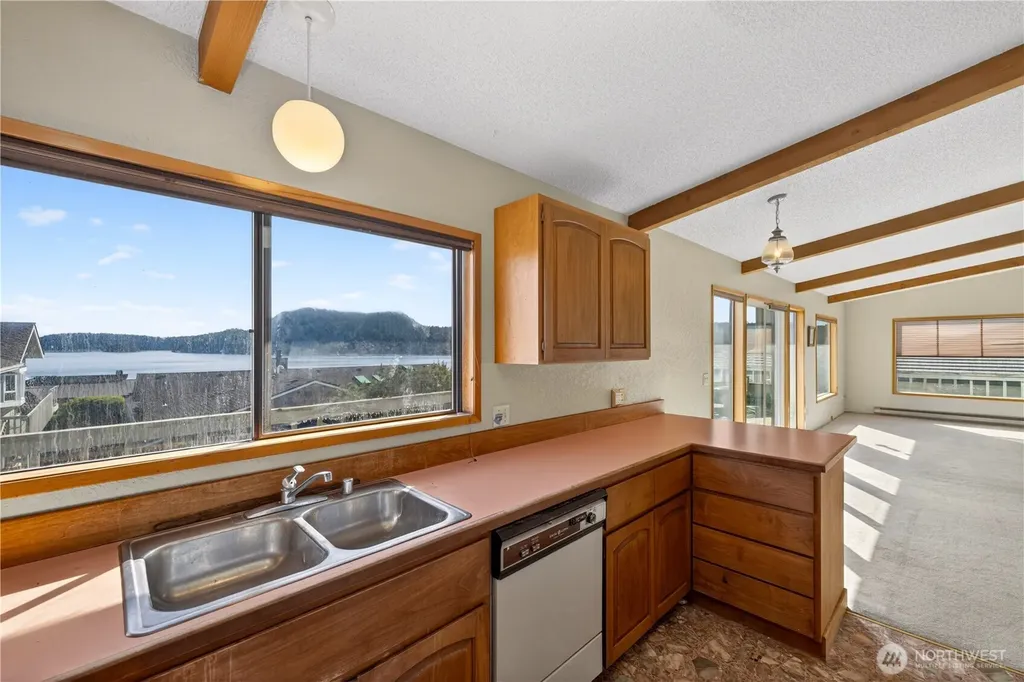5005 Dundee Drive Anacortes WA 98221