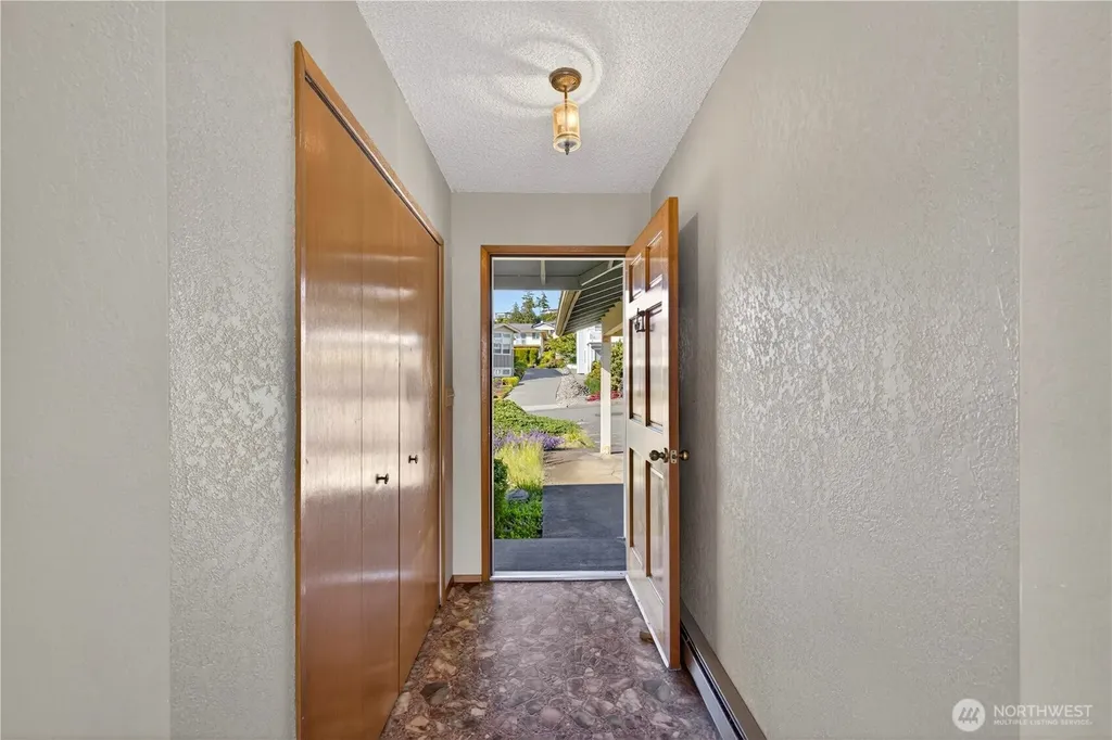 5005 Dundee Drive Anacortes WA 98221