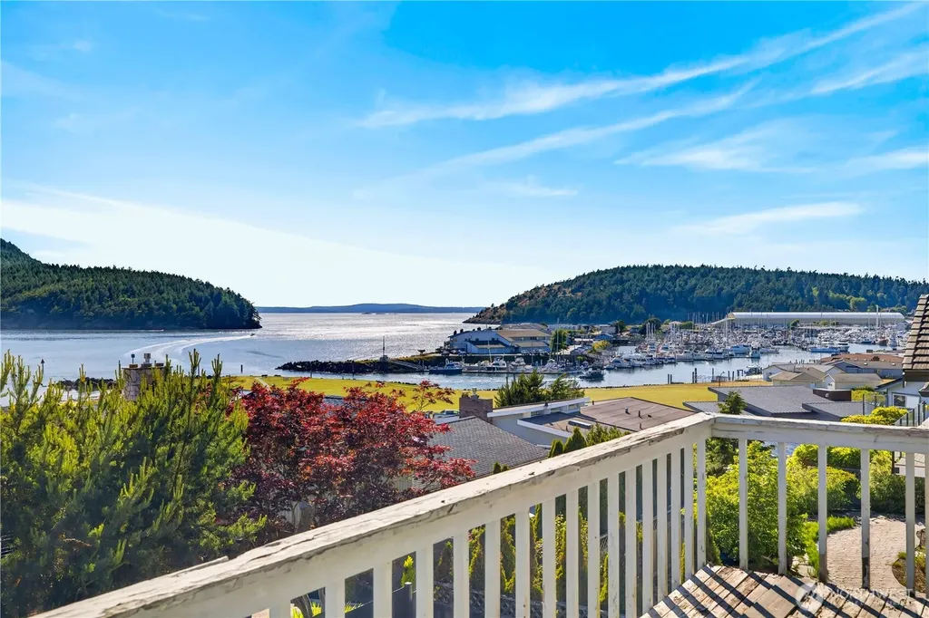 5005 Dundee Drive Anacortes WA 98221