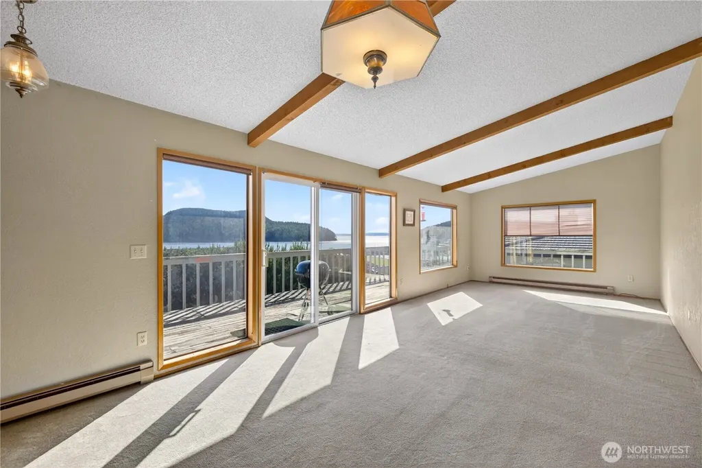 5005 Dundee Drive Anacortes WA 98221