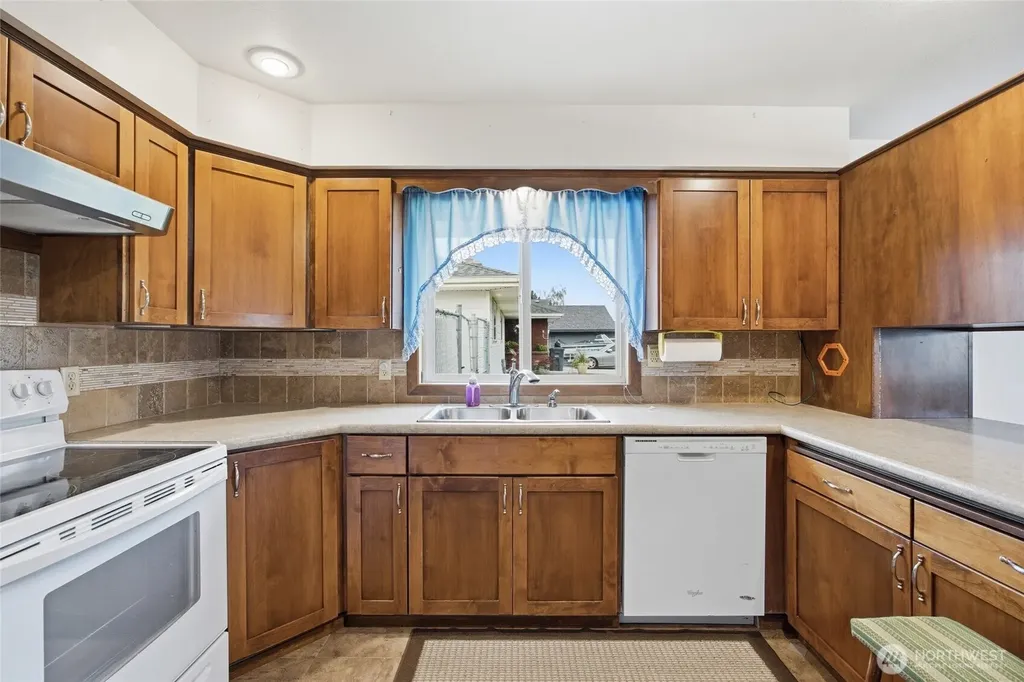 209 W 5th Street Warden WA 98857