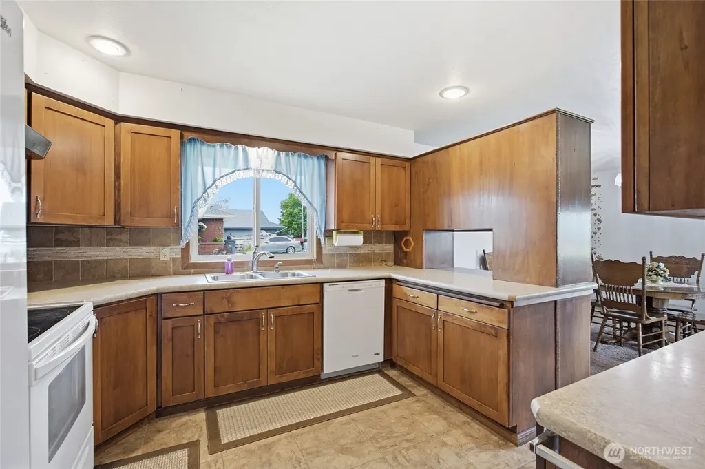 209 W 5th Street Warden WA 98857