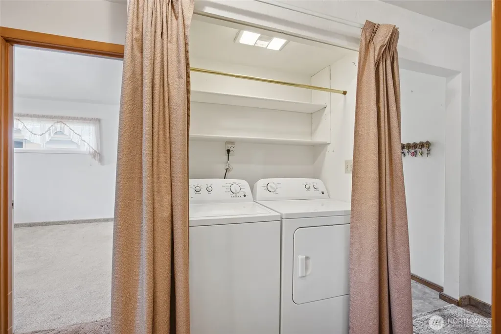 209 W 5th Street Warden WA 98857