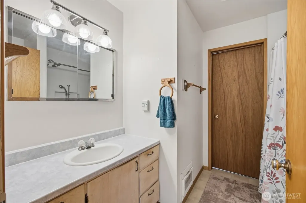 209 W 5th Street Warden WA 98857