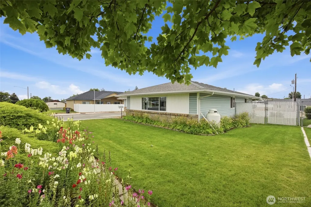 209 W 5th Street Warden WA 98857