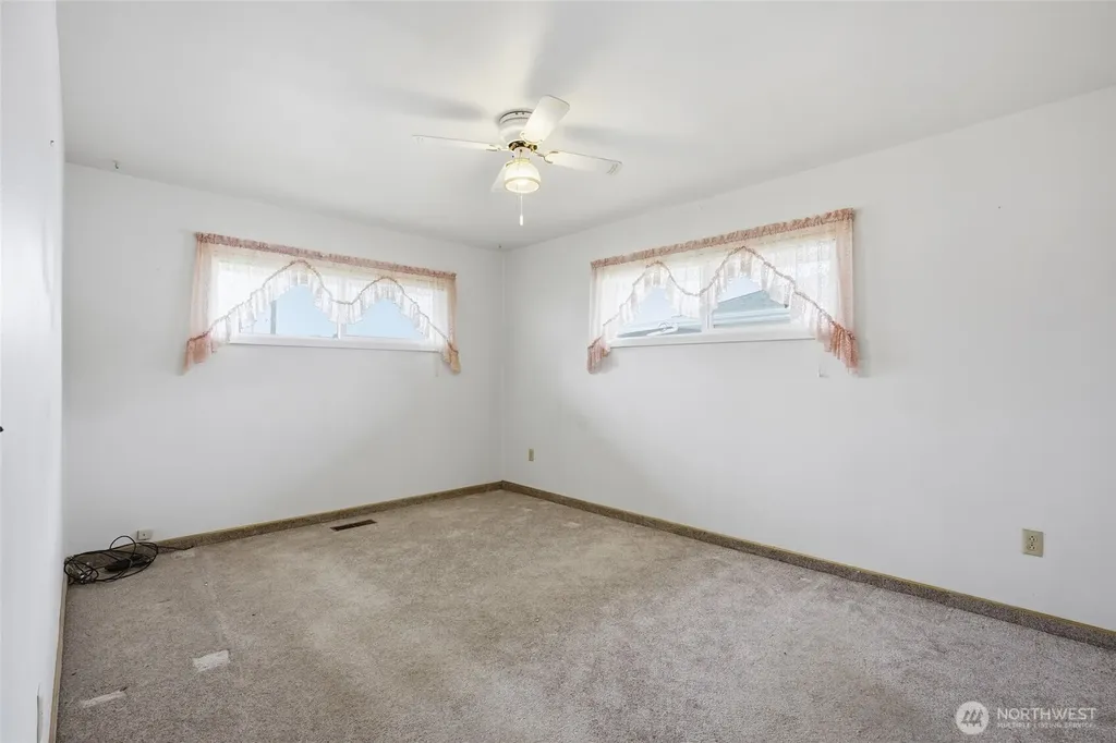 209 W 5th Street Warden WA 98857