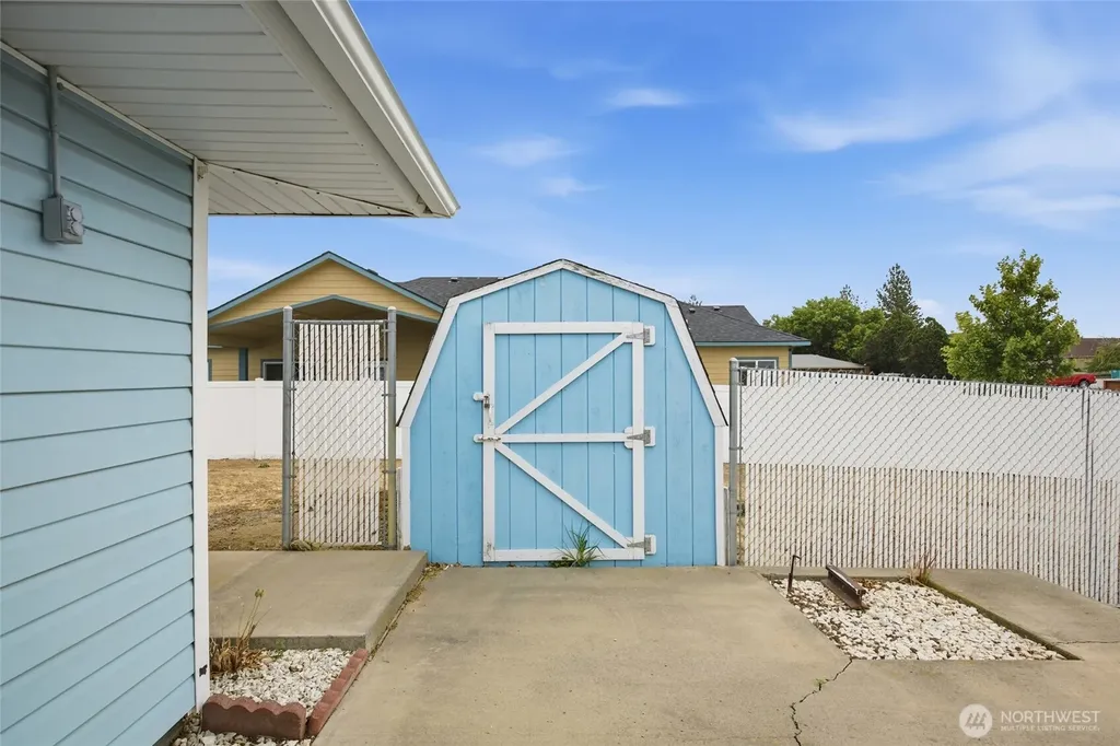 209 W 5th Street Warden WA 98857