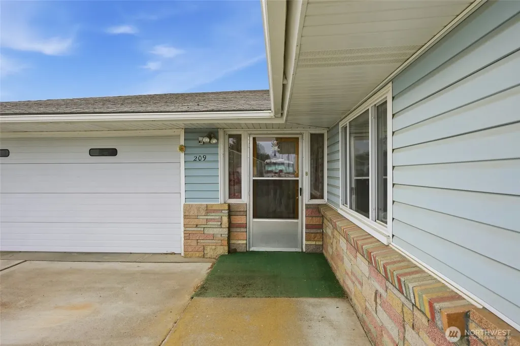 209 W 5th Street Warden WA 98857