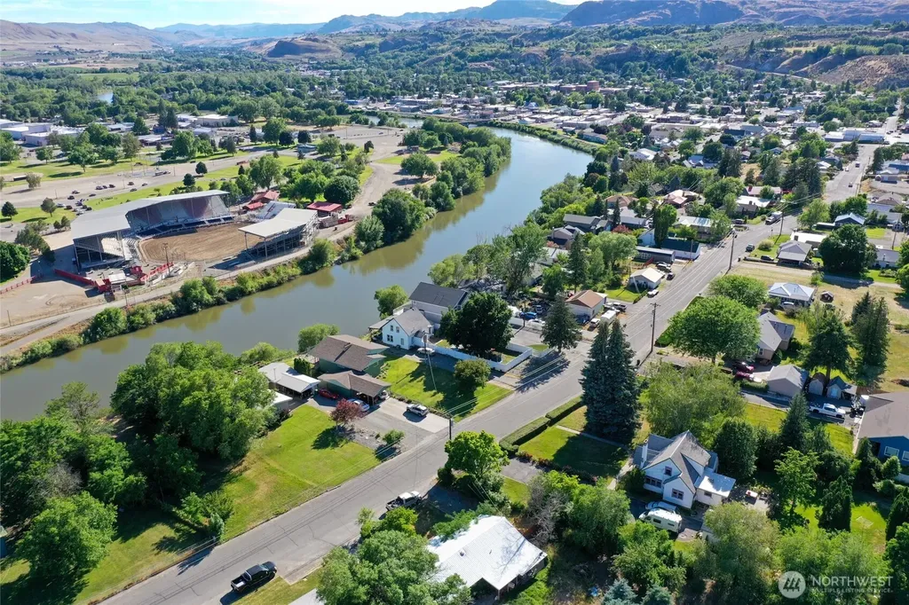 534 Dewberry Avenue E Omak WA 98841