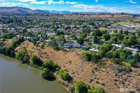 534 Dewberry Avenue E Omak WA 98841