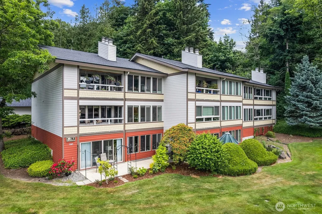 23403 Lakeview Drive Mountlake Terrace WA 98043