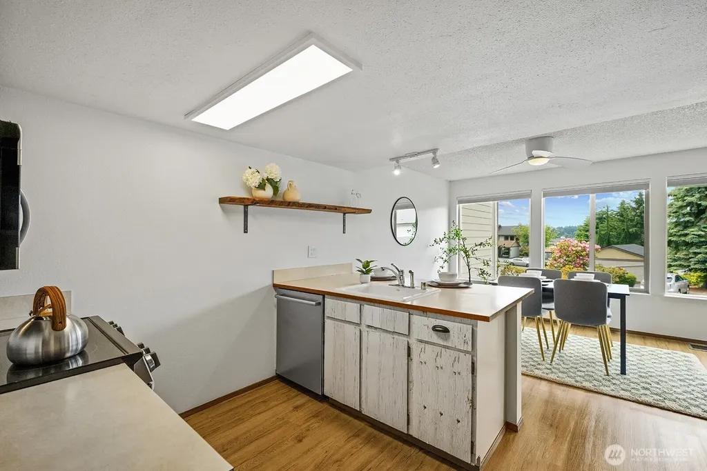 23403 Lakeview Drive Mountlake Terrace WA 98043