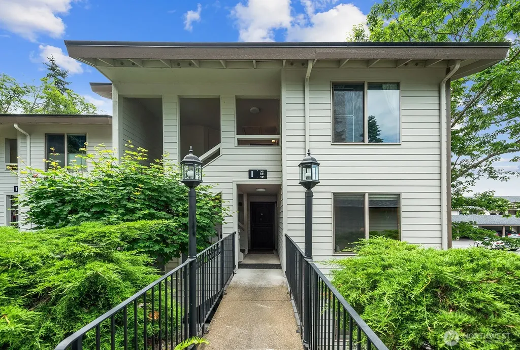 23403 Lakeview Drive Mountlake Terrace WA 98043