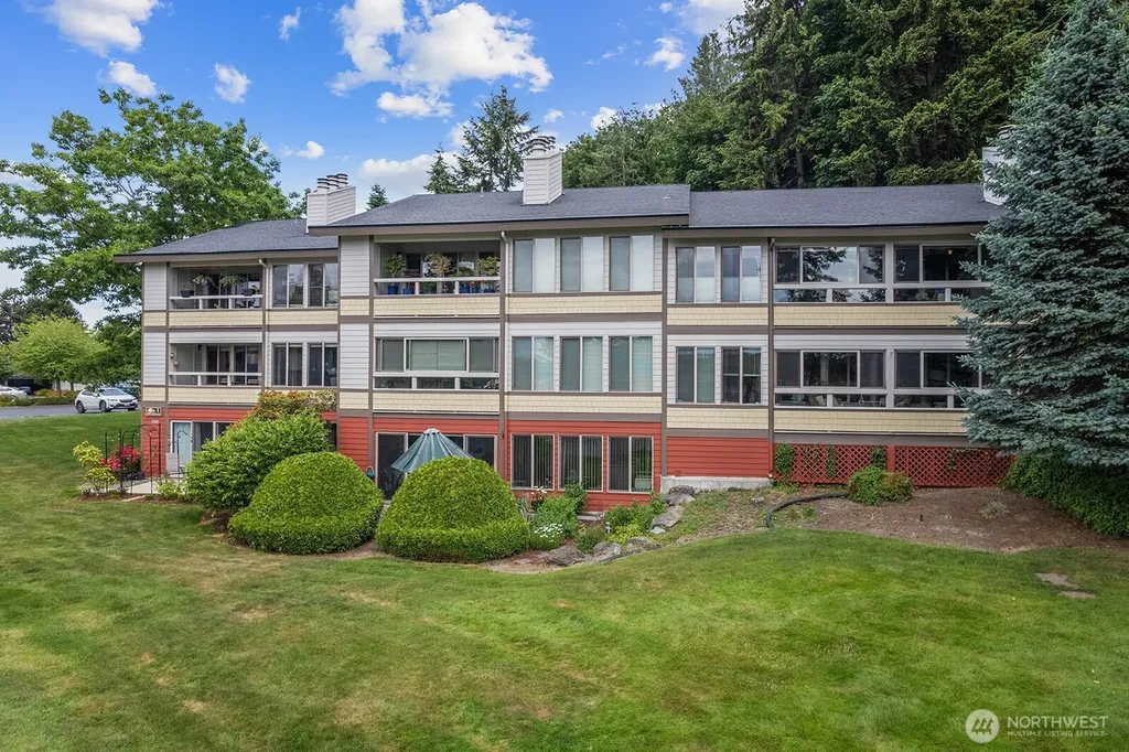 23403 Lakeview Drive Mountlake Terrace WA 98043