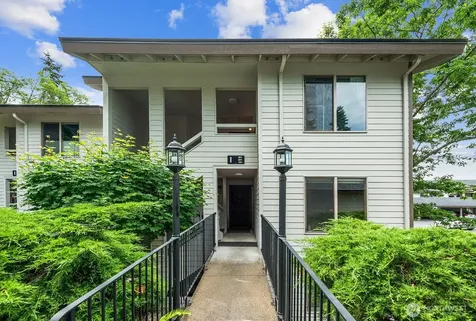 23403 Lakeview Drive Mountlake Terrace WA 98043