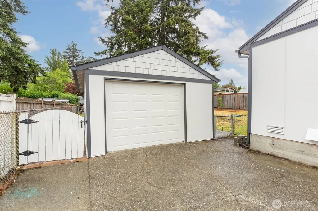 1420 S 129th Street Burien WA 98168