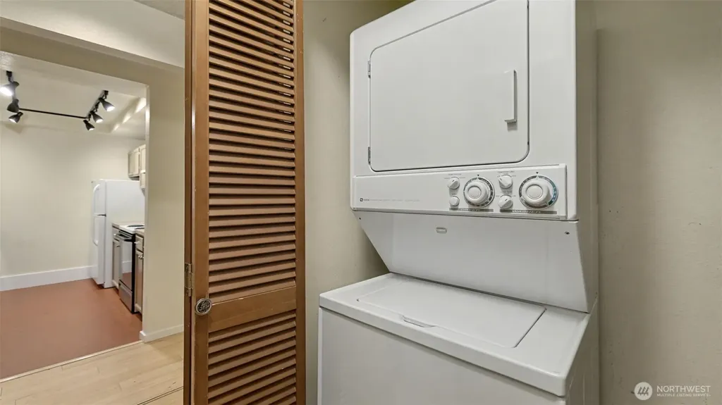 8800 20th Avenue NE Seattle WA 98115