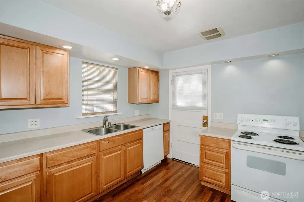 2218 Summit Avenue Everett WA 98201